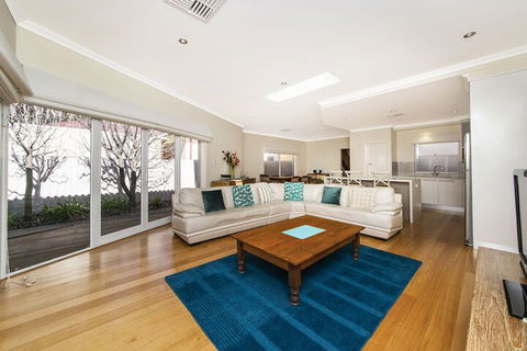 Inner Western Suburbs Retreat - Nambucca Heads Accommodation 7