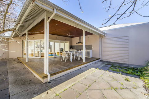 Inner Western Suburbs Retreat - Nambucca Heads Accommodation 2
