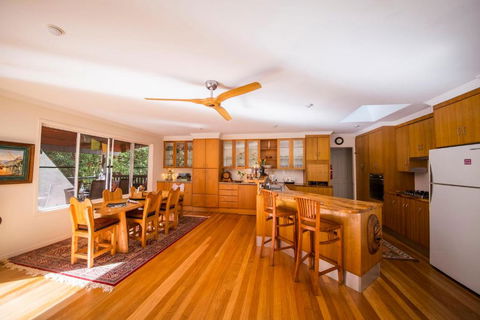 The Tree House. Treetop Living Near The Ocean Coolum Beach QLD Australia - Nambucca Heads Accommodation 3
