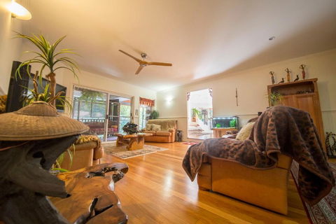 The Tree House. Treetop Living Near The Ocean Coolum Beach QLD Australia - Nambucca Heads Accommodation 4