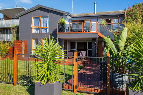 Ocean's 30 - Ultimate Beach Frontage - Nambucca Heads Accommodation 2