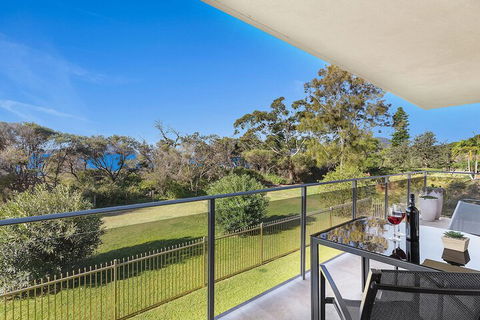 The Helm, Unit 1, 22 Voyager Close - Nambucca Heads Accommodation 2