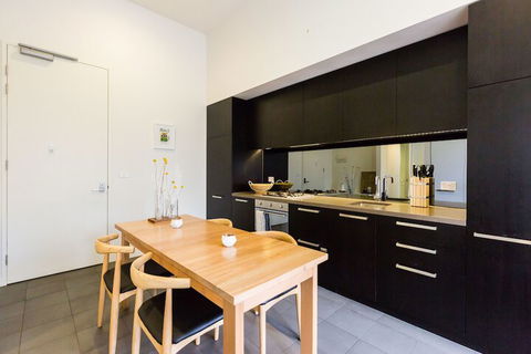 GEORGE, 1BDR North Melbourne Apartment - Nambucca Heads Accommodation 3