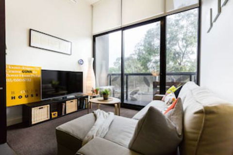 GEORGE, 1BDR North Melbourne Apartment - Nambucca Heads Accommodation 0