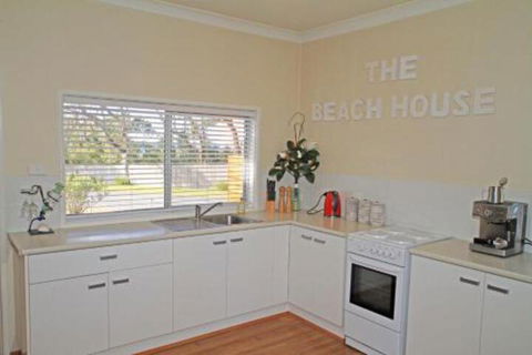 The Beach House In Berrara - Nambucca Heads Accommodation 6