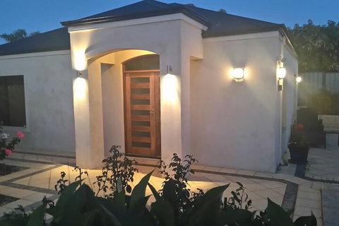 Lake Estate Stay - Nambucca Heads Accommodation 1