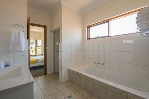 Parkview Villa 2 Luxury 3 Bedroom Home - Nambucca Heads Accommodation 2