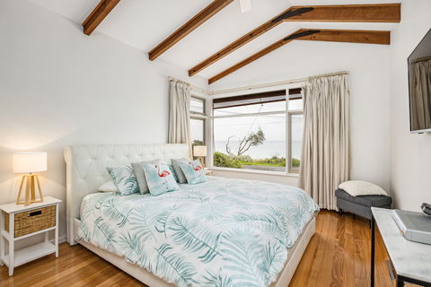 Beach Front Beauty - Nambucca Heads Accommodation 3