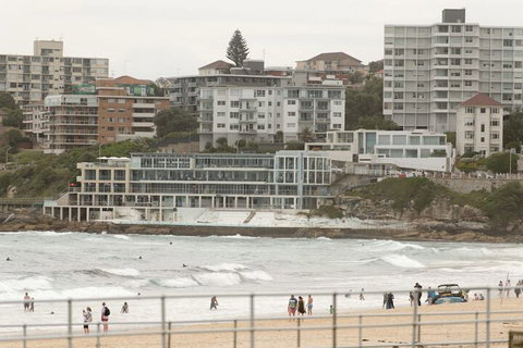 Ocean Front Building On Bondi Beach - Nambucca Heads Accommodation 3
