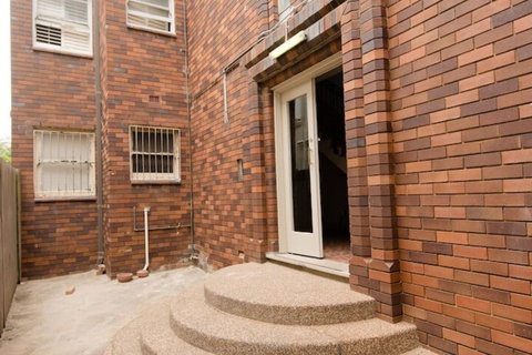 Ocean Front Building On Bondi Beach - Nambucca Heads Accommodation 1