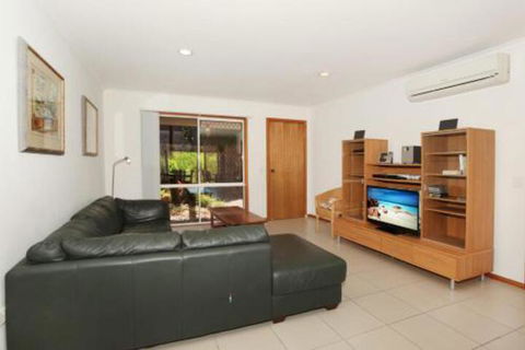 2 Eastern Court Mount Coolum 400 DOLLAR BOND Pet Friendly LINEN INCLUDED - Nambucca Heads Accommodation 1