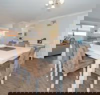 Pebble Pde 1 / 14 Fingal Bay - Nambucca Heads Accommodation