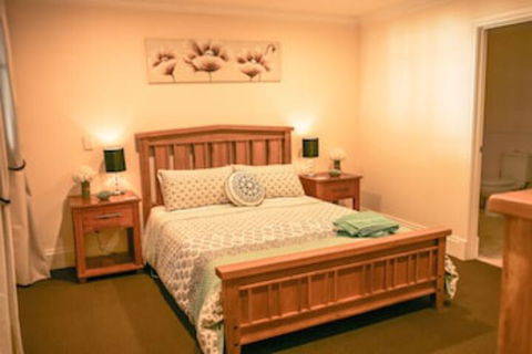 Oak Tree Cottage - Mundaring - Nambucca Heads Accommodation 0