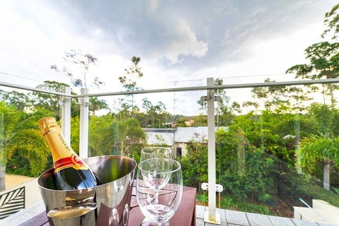 Bayhill Manor In Sanctuary Cove - Nambucca Heads Accommodation 7