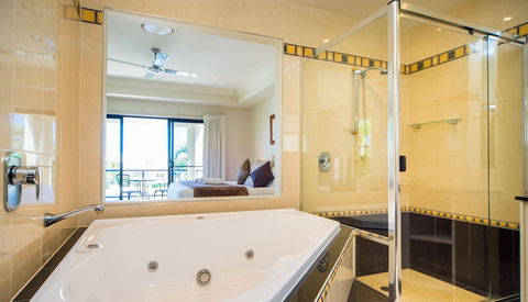 LUXE At Sanctuary Cove - Nambucca Heads Accommodation 3