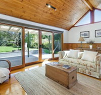 Abrahams on Bank - Nambucca Heads Accommodation
