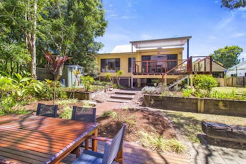 CABARITA BEACH BLISS HOLIDAY HOME On The LAKE - Nambucca Heads Accommodation 0