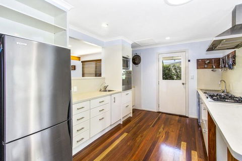 CABARITA BEACH BLISS HOLIDAY HOME On The LAKE - Nambucca Heads Accommodation 3