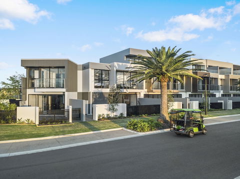 The Peninsula At Hope Island - Nambucca Heads Accommodation 1