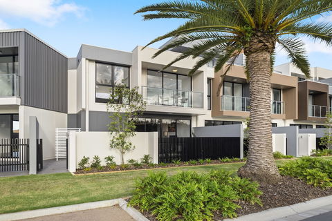 The Peninsula At Hope Island - Nambucca Heads Accommodation 0