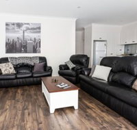 4 Bedroom Inner City Townhouse  Sleeps 9 - Nambucca Heads Accommodation