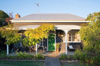 Ebony Twigg - Nambucca Heads Accommodation 1