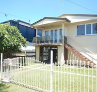 Spacious 2-Storey Home By The Bay Sleeps 12 - Nambucca Heads Accommodation