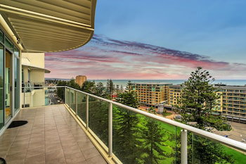Glenelg Skyline Beachfront Penthouse, Adelaide - Nambucca Heads Accommodation 1