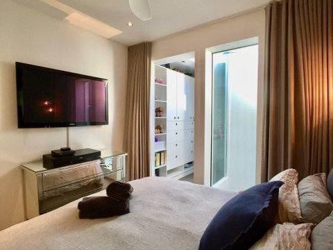 3 Storey Home Close Walk To Fox Studios SCG & City - Nambucca Heads Accommodation 1