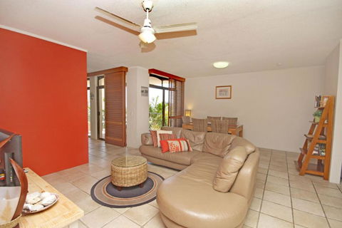 Unit 4 Cooltoro Court Coolum Beach - Nambucca Heads Accommodation 5