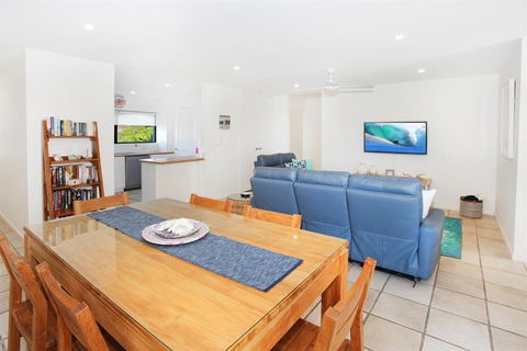 Unit 4 Cooltoro Court Coolum Beach - Nambucca Heads Accommodation 2