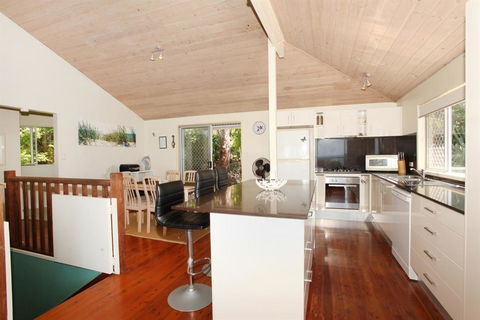 56 Millen Crt Coolum Beach Pet Friendly Linen Included - Nambucca Heads Accommodation 4