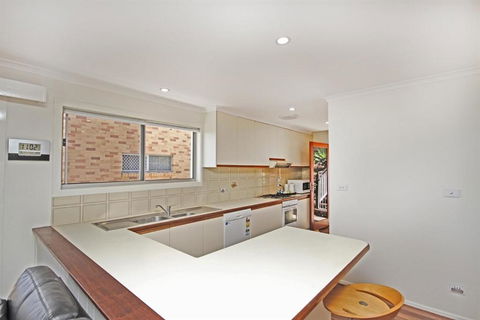 32 Barra Crescent Coolum Beach. Bond 500 FOXTEL WIFI Linen Supplied - Nambucca Heads Accommodation 1
