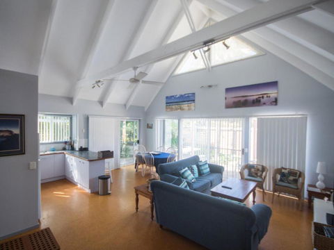 Affordable Twin Peaks 1 - Nambucca Heads Accommodation 5