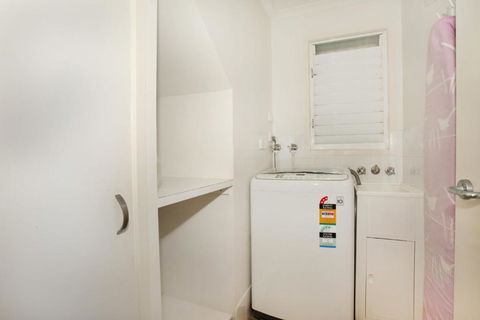 Unit 1 On The Park Coolum Beach - Nambucca Heads Accommodation 3