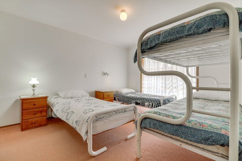 Lowes On The Lakes - Nambucca Heads Accommodation 7