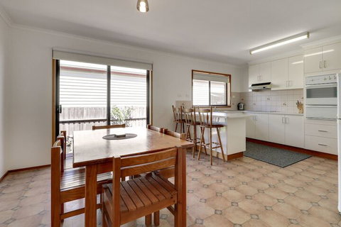 Lowes On The Lakes - Nambucca Heads Accommodation 5