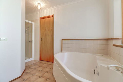 Lowes On The Lakes - Nambucca Heads Accommodation 6