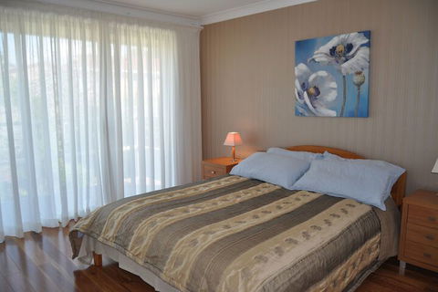 Lake & Ocean View - Nambucca Heads Accommodation 6
