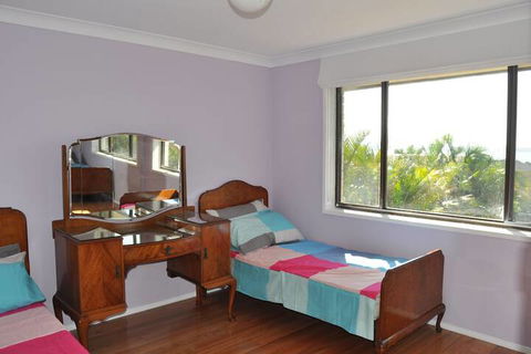 Lake & Ocean View - Nambucca Heads Accommodation 4