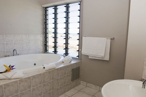 Magnetic Docks Townhouse 1 - Nambucca Heads Accommodation 1