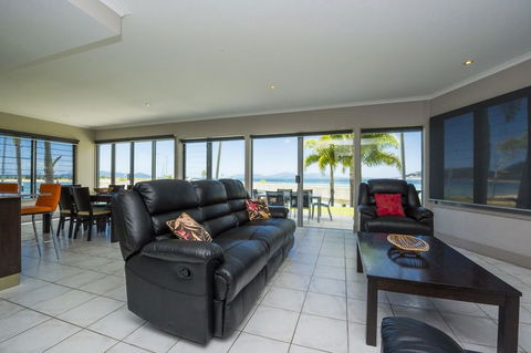 Magnetic Docks Townhouse 1 - Nambucca Heads Accommodation 2