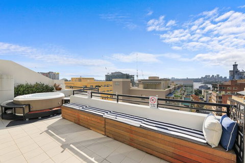 Darling Harbour Penthouse Views & Hot Tub - Nambucca Heads Accommodation 1