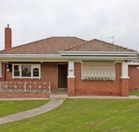 Red Brick Beauty - Central Cottage - Nambucca Heads Accommodation
