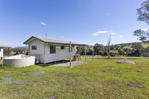 Valley Cabins By The Creek - Nambucca Heads Accommodation 3