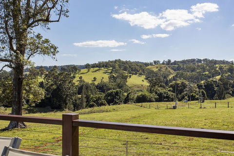 Valley Cabins By The Creek - Nambucca Heads Accommodation 7