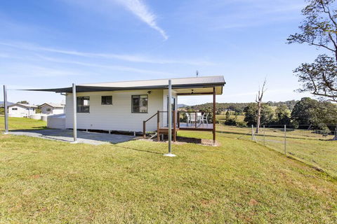 Valley Cabins By The Creek - Nambucca Heads Accommodation 6