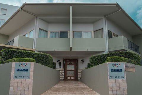 Absolute Riverfront One Bedroom Apartment - Nambucca Heads Accommodation 1