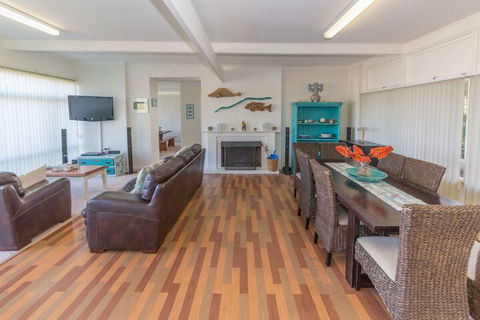 King Of North Bay 103 Gold Coast Drive - Nambucca Heads Accommodation 2