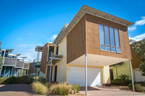 South Shores Yellowfin Villa 95 South Shores Normanville - Nambucca Heads Accommodation 2